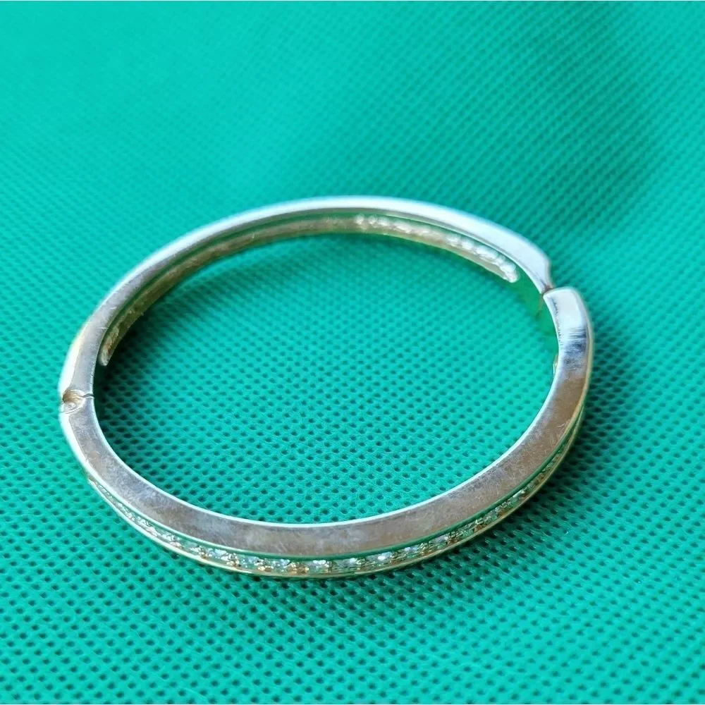 Roman vintage goldtone beautiful gold tone bracelet.